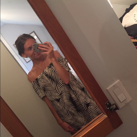 Off the shoulders dress - Picture 2 of 3